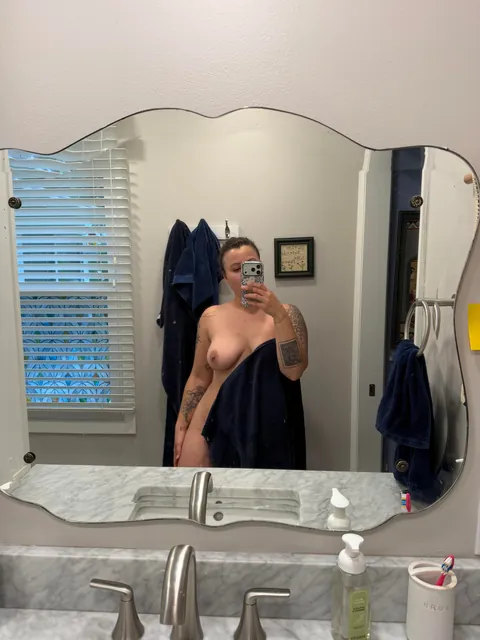 I love a post-shower photoshoot (f)