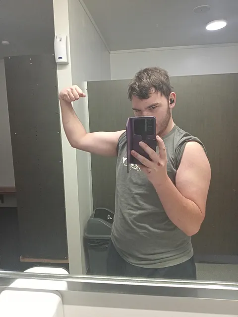 (OC) Have struggled with weight and eating problems most my life, starting to feel way better about myself after going to the gym every day 😁