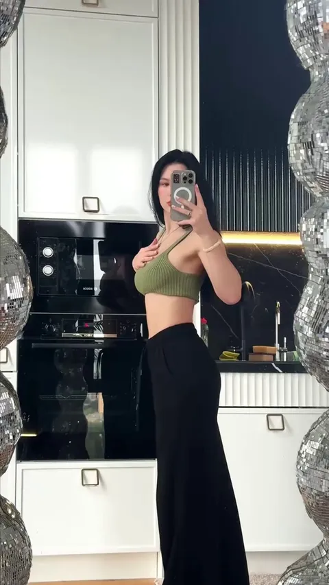 Honest opinion: nude me or not