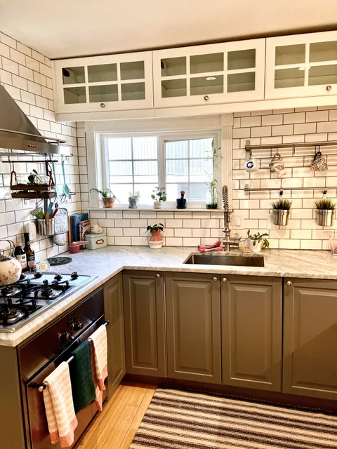 My friend’s cozy kitchen