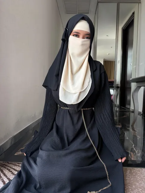 Your fantasy hijabi with a body made to tease