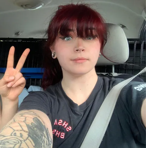 20F recovering alcoholic, jobless ex-goth. Life’s given me a slow roast—now burn me beyond recognition.