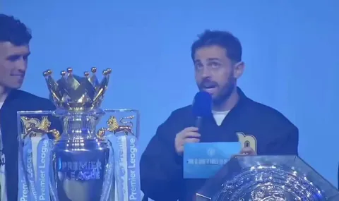 Bernardo Silva asks Pep who he was talking to on the bench