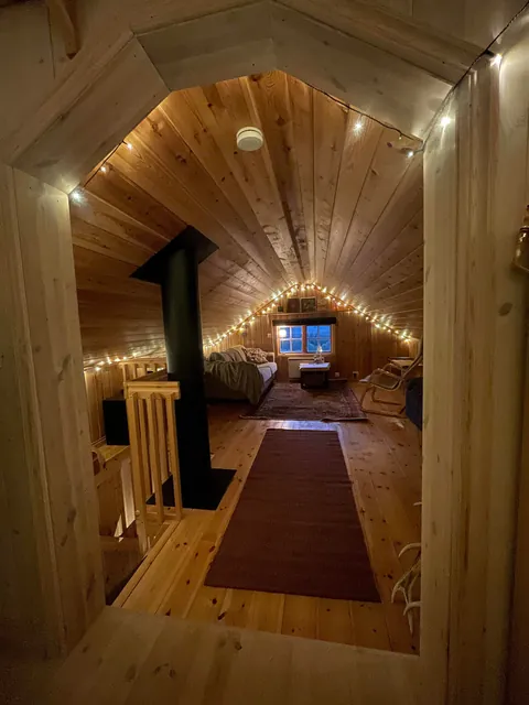 Welcome to my cozy cabin (repost w/o leg-pic)