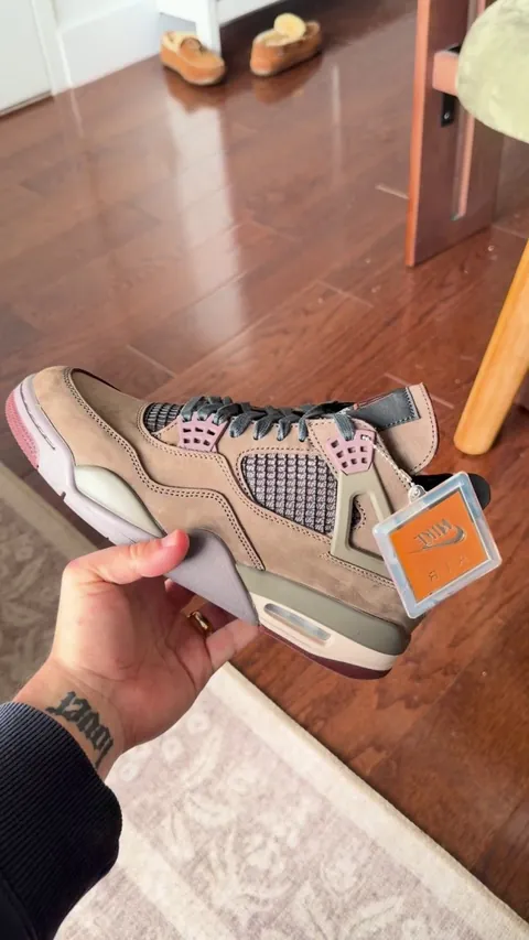 A ma maniere x Jordan 4 dark mocha