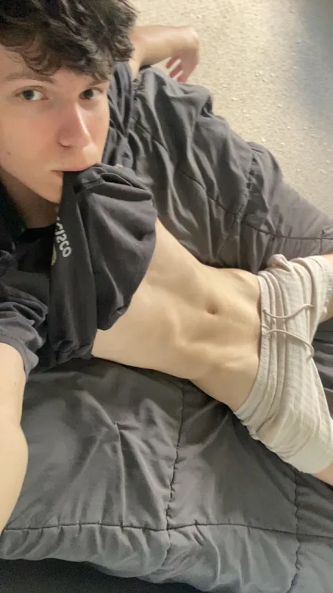 18m anyone wanna have some fun?