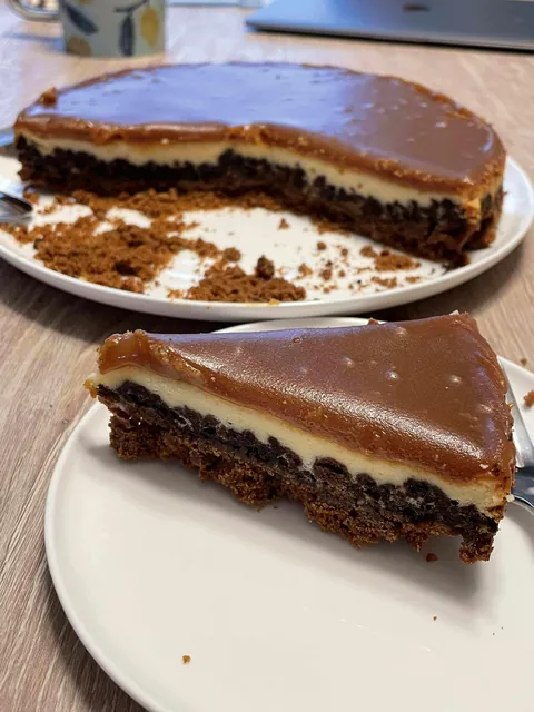 [Homemade] Salted caramel cheesecake