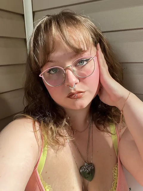 i think i’ve finally settled on an eyeliner style that feels right 🕺