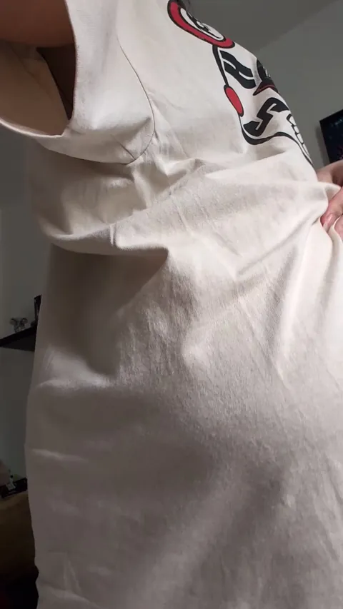 No panties so my phat ass is always easy access