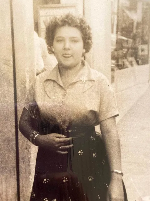 My adoptive mother in 1940s–50s Camagüey, Cuba — timeless beauty and grace 🌹🇨🇺