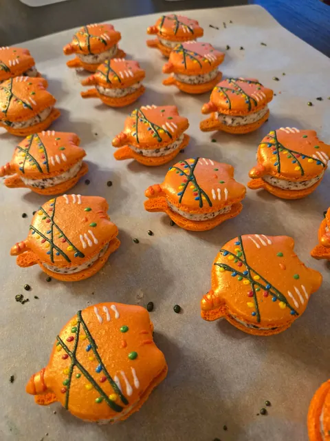 Holiday meowcarons!