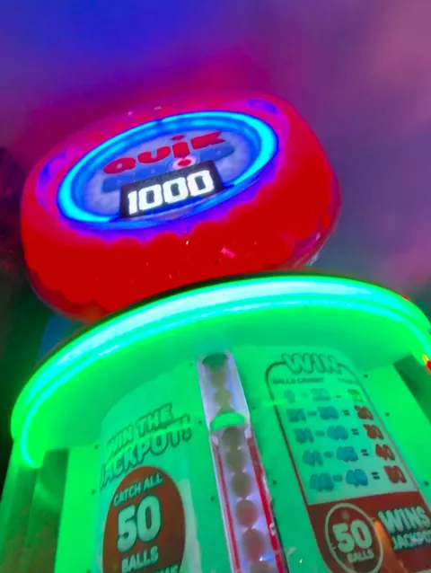 I caught all 50 balls in the Quik Drop arcade game but the game only counted 1 ball caught