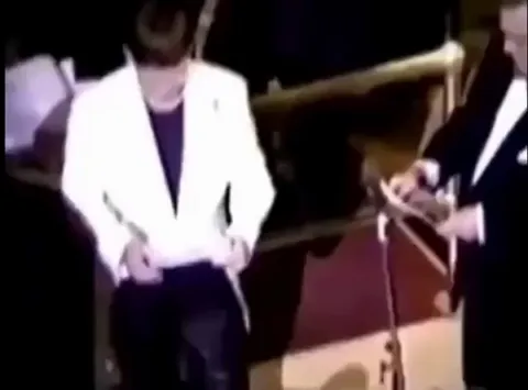 Withney Houston playing around and impressing Sting and opera legend Pavarotti (1994)