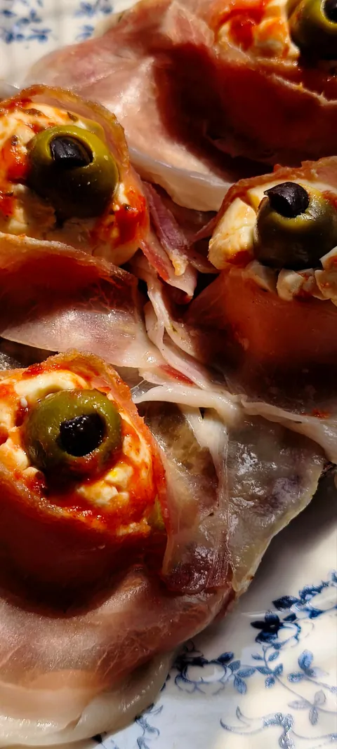 [homemade] skin and eyes antipasto toast