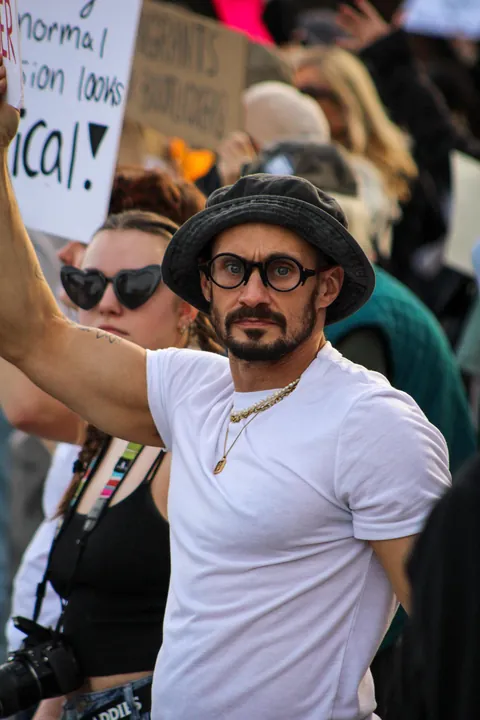 Today, the LAPD shut down a protest outside the ICE Detention Center in Los Angeles [OC]