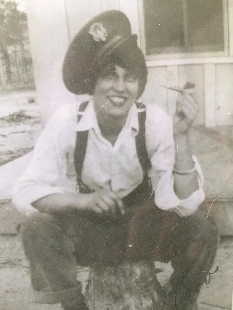 My great-grandmother, a true badass (1942)