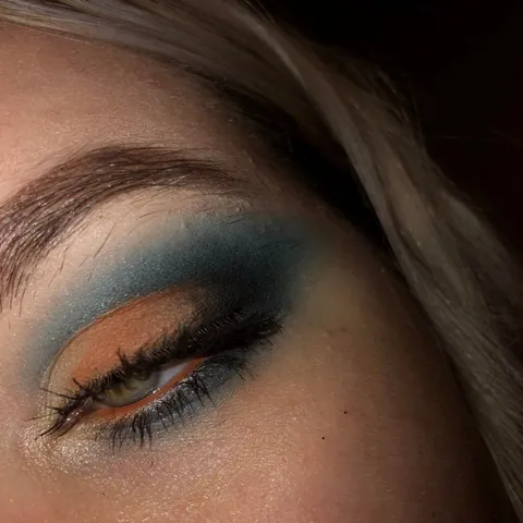 why don’t we do colourful eyeshadow anymore