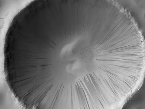 Streaky slopes of a crater on Mars