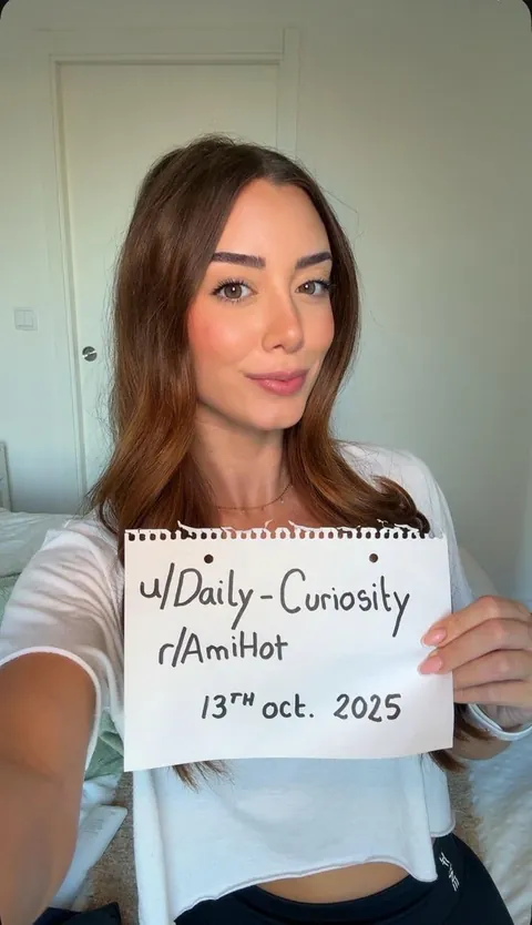 HI am anna ,am 120lbs, 4'11ft, F18 years old (19 this december).. just wondering if men find girls with height and body my size attractive. this is the first time am ever showing my face too