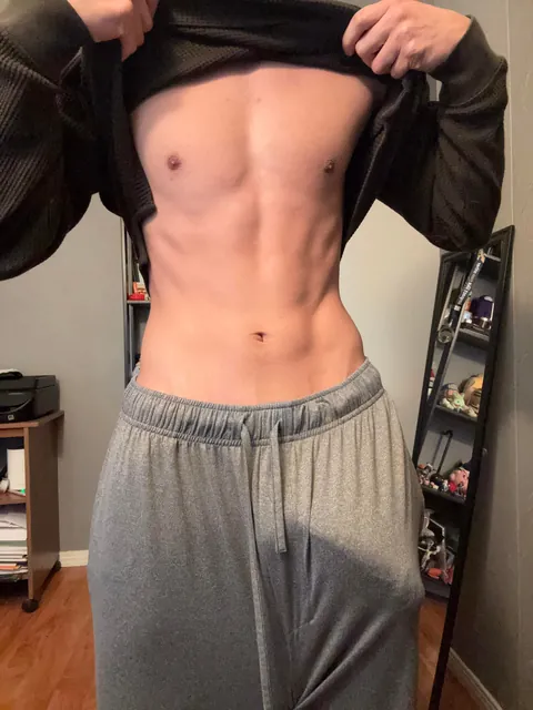 This is why I love wearing gray sweats in public 😌