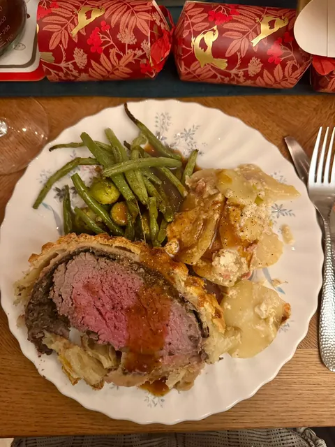 [Homemade] first attempt at a beef wellington