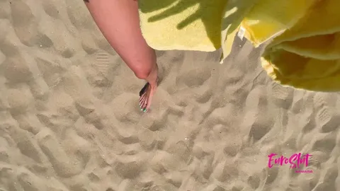 🌊 The thrill of getting caught while cumming at the beach is unbeatable!