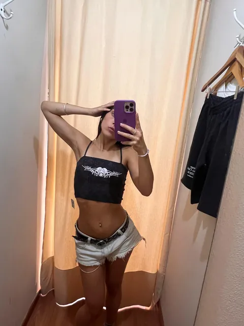 Someone started playing in the fitting room haha