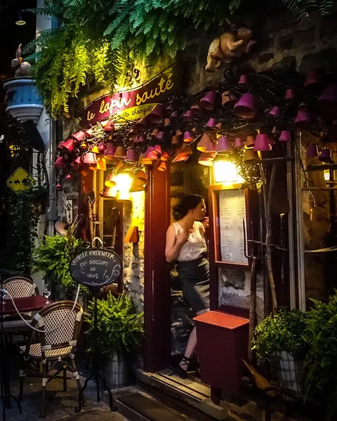 ITAP of a girl in a doorway in Old Quebec