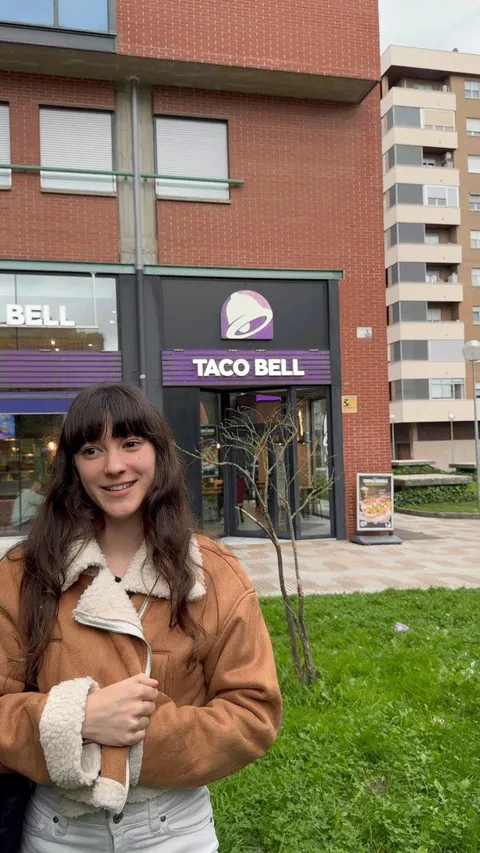 Flashing outside Taco Bell while the camera keeps moving 