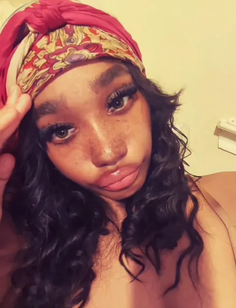 Hii DM my tele 2 buy🫶🏼