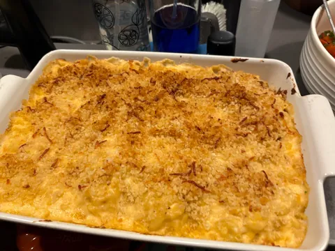 Nervous to share, but cooked [homemade] Friendsgiving spread for my pals - turkey, gravy, taters, sprouts, gb casserole, Mac, rolls, carrots