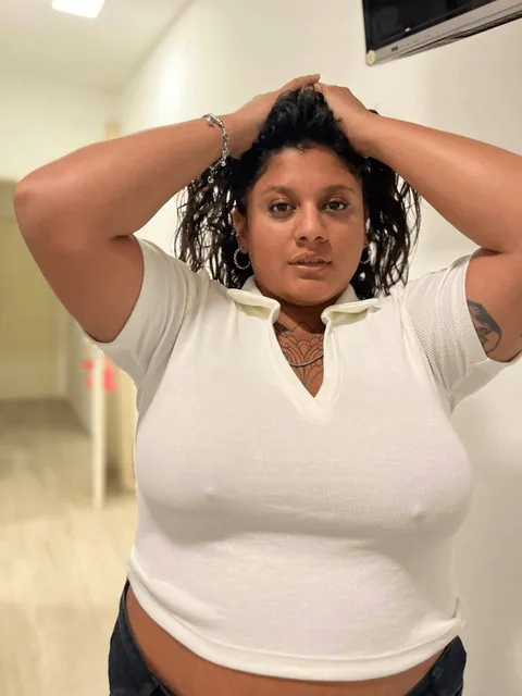 what my tinder date sees vs what reddit sees