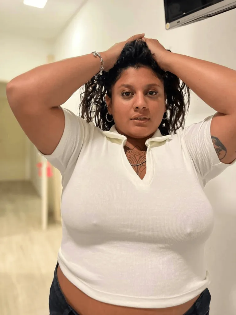 what my tinder date sees vs what reddit sees