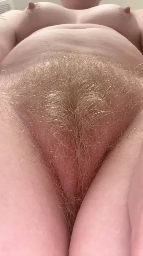 I love when dudes jerk to my hairy bush!!!