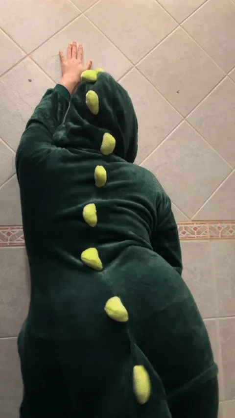 Have you ever seen a crocodile bouncing its boobs like this?