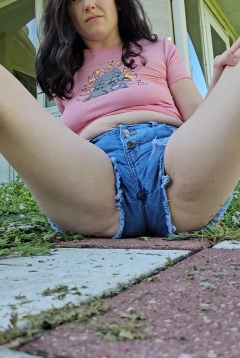 Making a mess in my daisy dukes