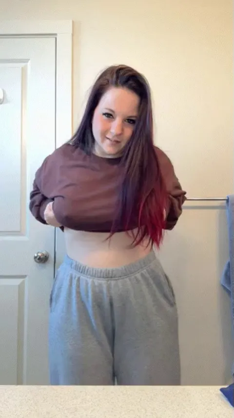 Chubby mom who loves showing her body to strangers