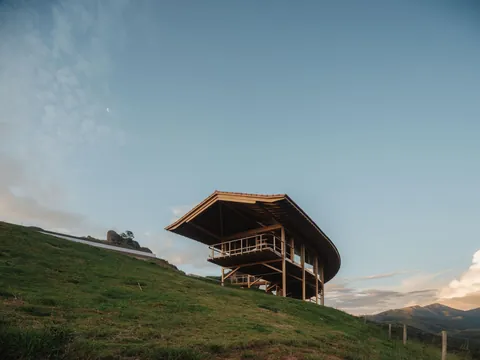 Superb WOODEN HOUSE in the hills of Brazil in Cunha, by Mariana Caires &amp; co (2024)