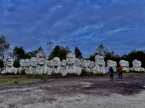 Live 30 minutes away but I finally visited the Presidents' Heads just outside of Williamsburg, VA