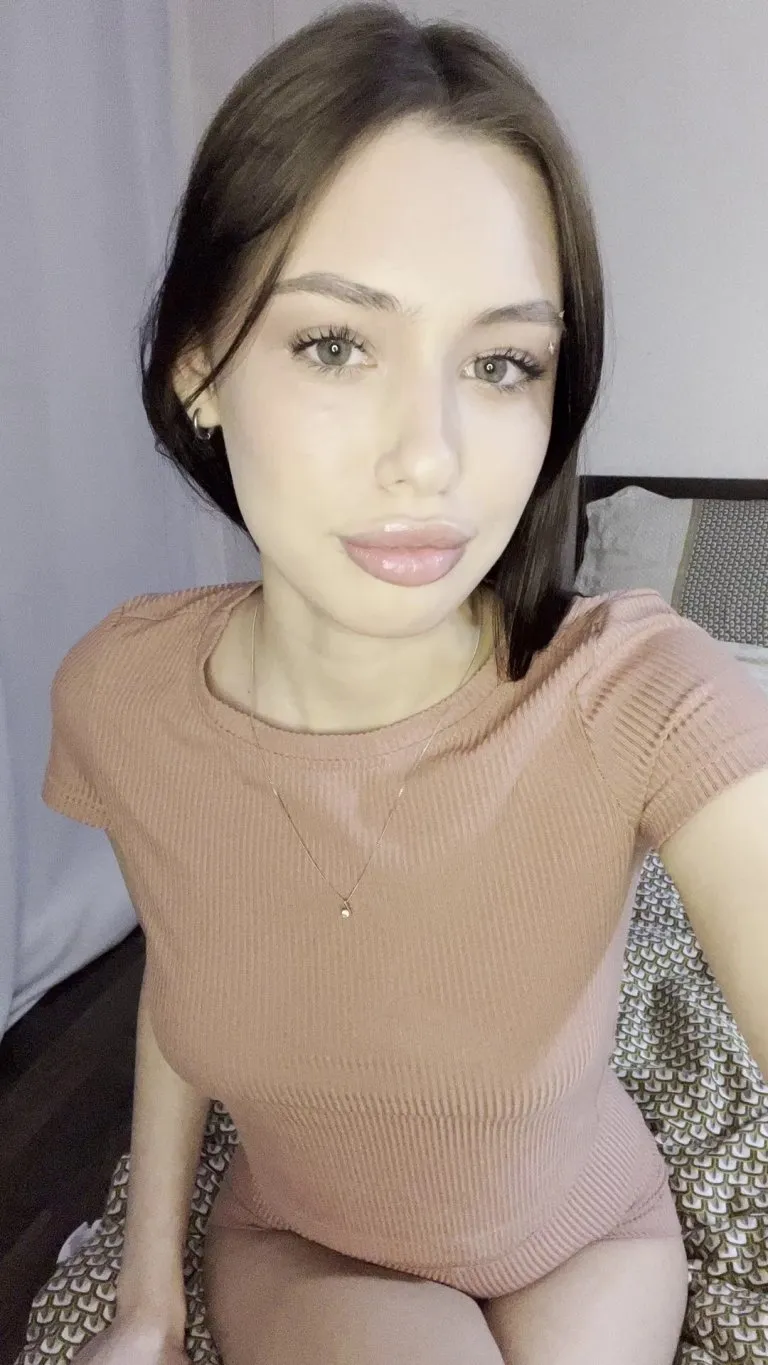 To be happy, you only need a cute girl in your life