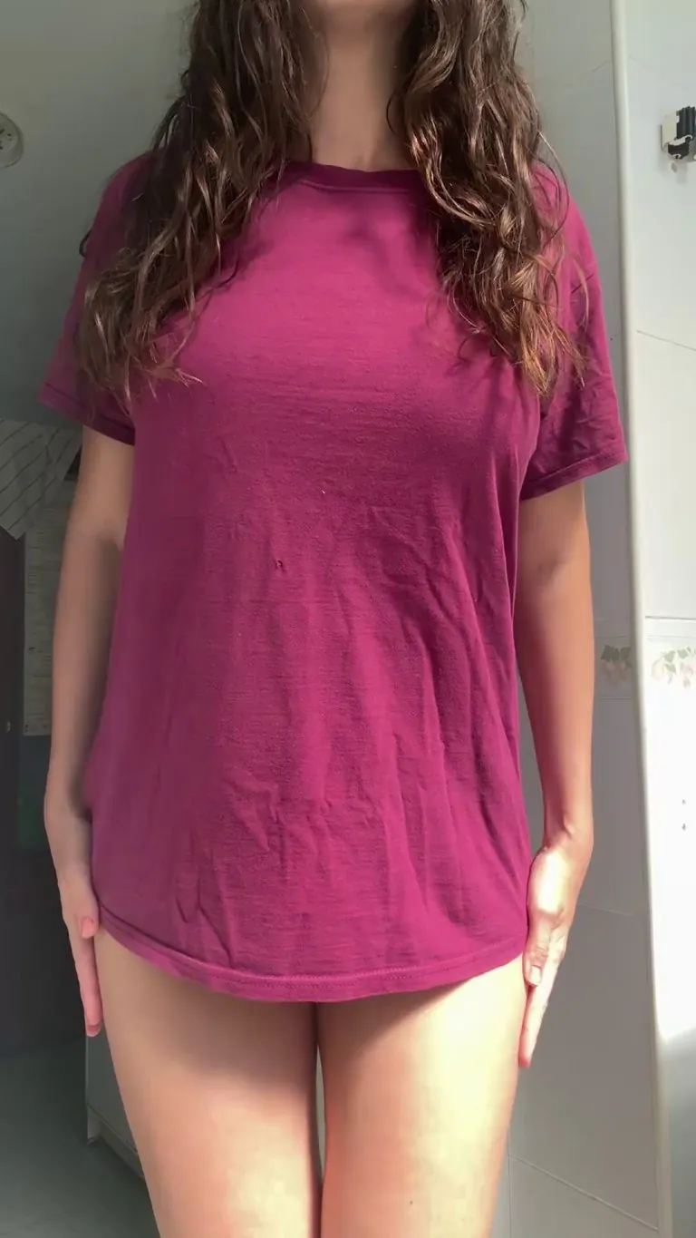 My natural curly hair and full tits make a perfect view today