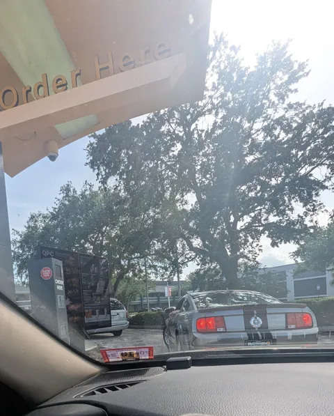 This person in the drivethru won't move forward so I can order