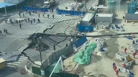 Massive sinkhole in Shanghai