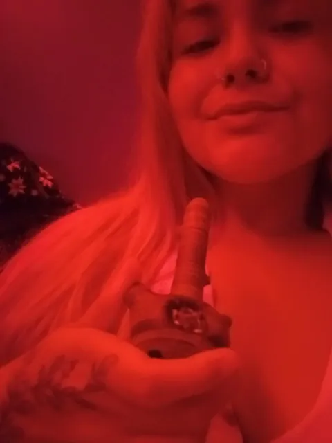 Come smoke with meee 😊😘 [f]