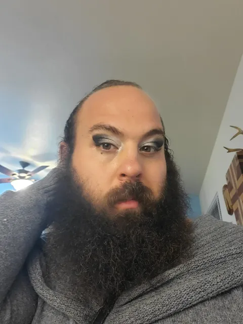 A simple two color look