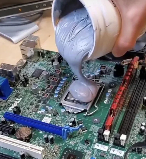 Is there a difference in which gray substance you pour on the CPU?