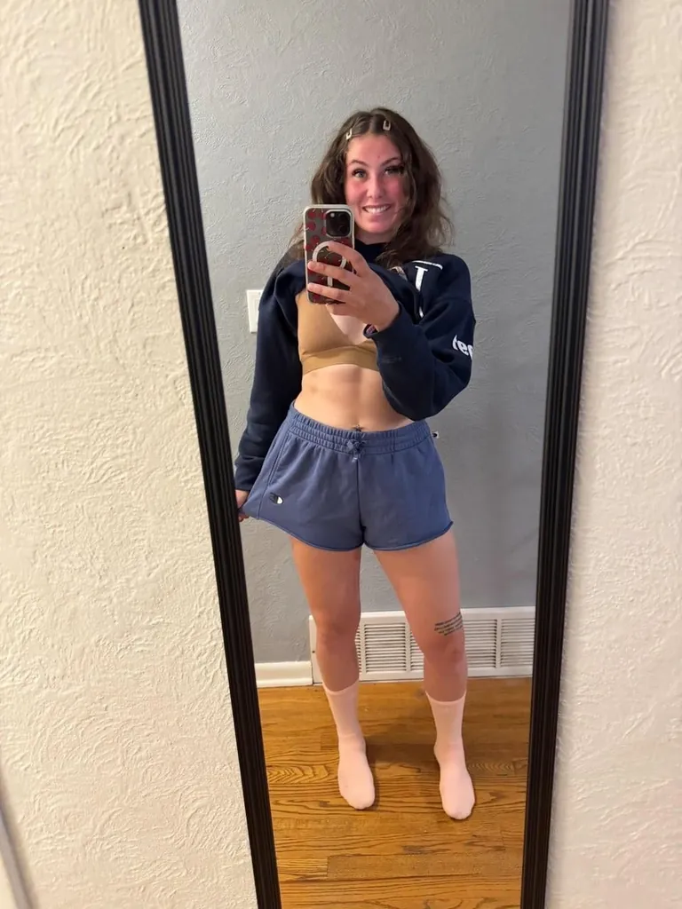 Born in 1999, 1 kid... Am I still hot? 🫣➡️ F26