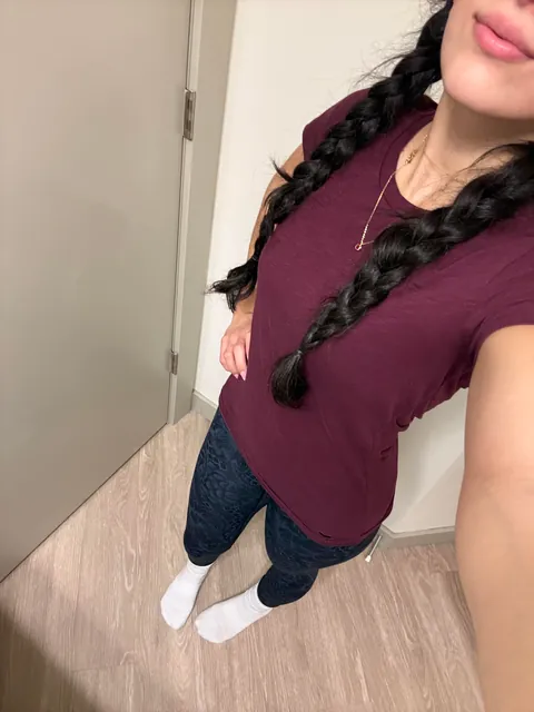 Post-gym undressing! (f) 💪🌷