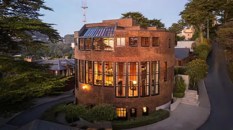 Urban Rotunda (San Francisco, California, US).