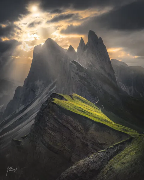 Shortly after sunrise in the Italian Dolomites [OC][1920x1536]